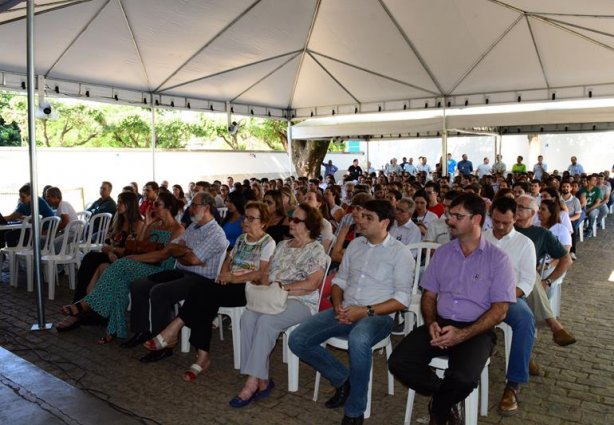 O público foi formado por diretores e funcionários da empresa, além de fornecedores e parceiros