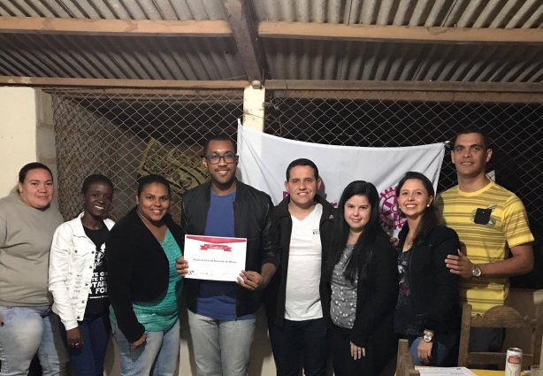 Equipe do Rotaract de Itamarati de Minas que está promovendo a Caminhada Rosa