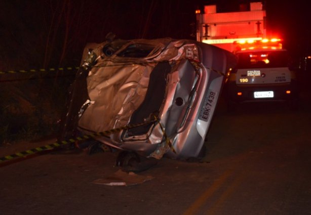 Quatro pessoas estavam no carro na hora do acidente, inclusive uma criança de 6 anos de idade