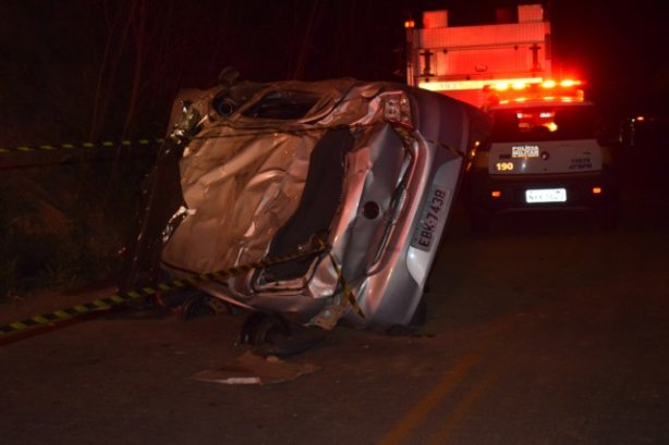 Quatro pessoas estavam no carro na hora do acidente, inclusive uma crian&ccedil;a de 6 anos de idade