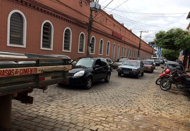 Motoristas, pedestres e ciclistas podem ser multados igualmente se cometerem infrações de trânsito