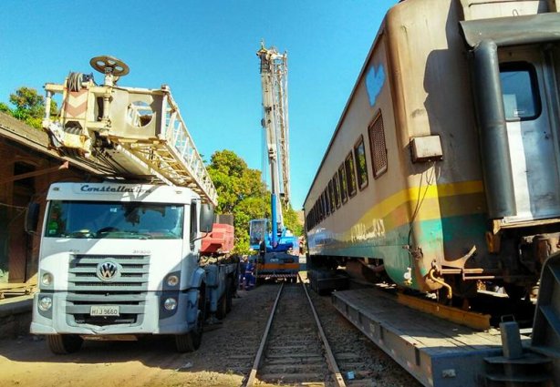 Vagões chegam a oficina em Recreio para serem reformados e usados, posteriormente, no projeto Trem Rio-Minas