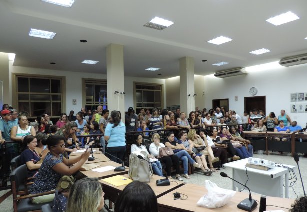 Os servidores lotaram a Câmara Municipal para debaterem sobre o regime jurídico a ser adotado