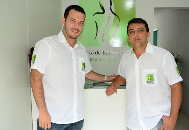 Os irmãos Leandro e Joecy, fisioterapeutas que estão trazendo modernos equipamentos para a Clinica de Tratamento da Coluna e Fisioterapia