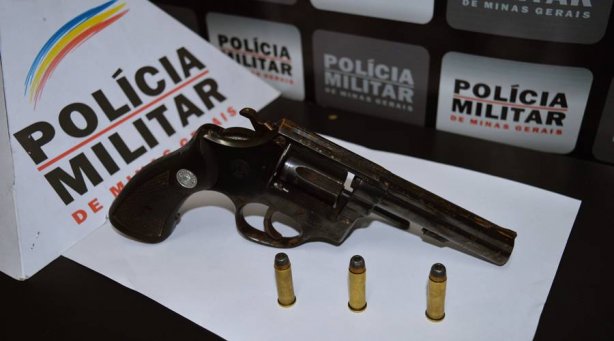 A arma foi adquirida para vingar uma amea&ccedil;a de morte, revelou o autor