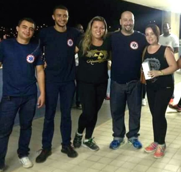 Girlean, &agrave; esquerda, e equipe da Phoenix Life Treinamentos