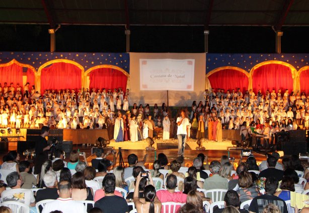 A Cantata de Natal do Carmo emociona o público pela mensagem de amor e fraternidade e a interpretação dos estudantes