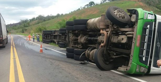 Acidente ocorreu na manh&atilde; desta segunda-feira, pr&oacute;ximo ao local conhecido como Bica d'&aacute;gua