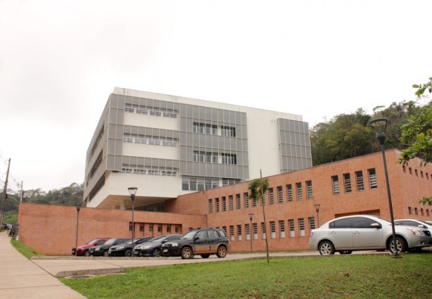 As demais universidades da região que oferecem o curso de Medicina - UFJF e UFSJ - obtiveram pontuação mediana