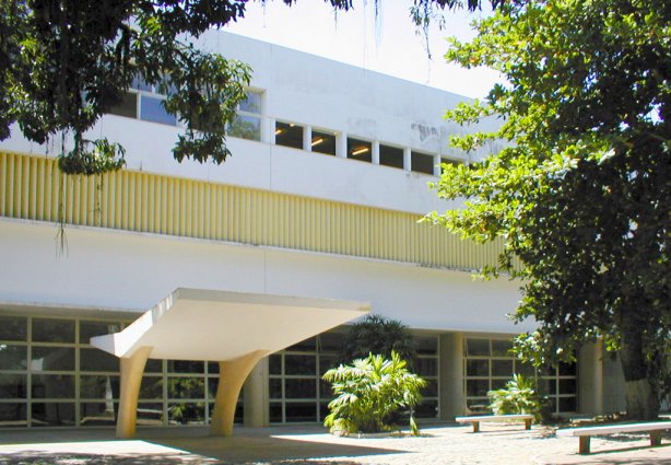 Fachada do Colégio Cataguases, um dos pontos turísticos da cidade (Foto: Danilo Matoso)