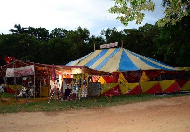 Este circo é o principal cenário para a história do filme e onde estão acontecendo parte das gravações