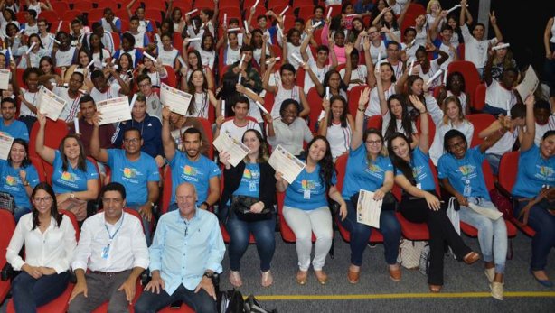 O evento aconteceu no dia 5, Dia do Voluntariado e beneficiou 440 alunos da rede p&uacute;blica