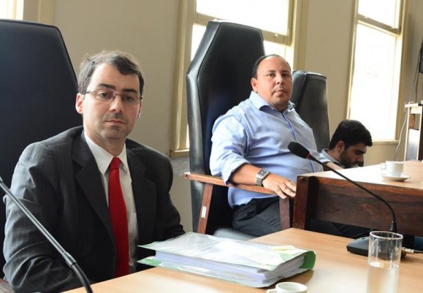 O Promotor Rodrigo de Barros e o Procurador do Município, Yegros Malta durante a reunião