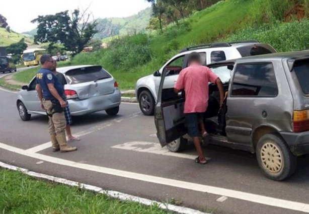 O motorista foi preso em flagrante e conduzido à Delegacia de Polícia daquela cidade