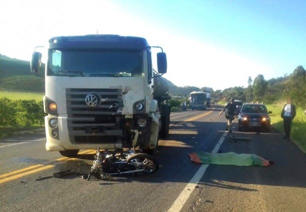 No dia 25, um casal que estava de moto, morreu após colisão frontal, em Orizânia