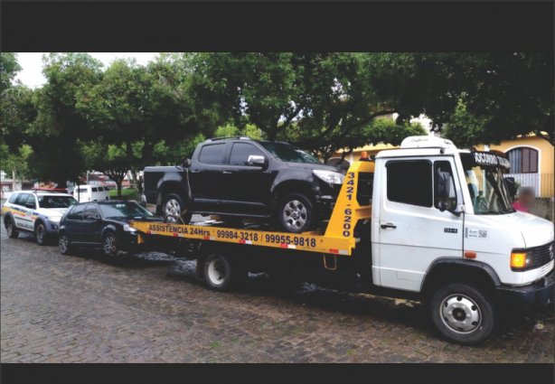 Além dos veículos apreendidos os dois condutores foram presos em flagrante e conduzidos à Delegacia em Leopoldina