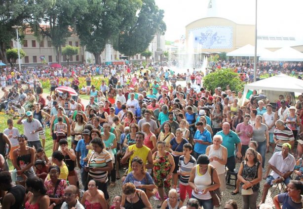 O sorteio de prêmios levou uma multidão até à Praça Santa Rita em dezembro passado