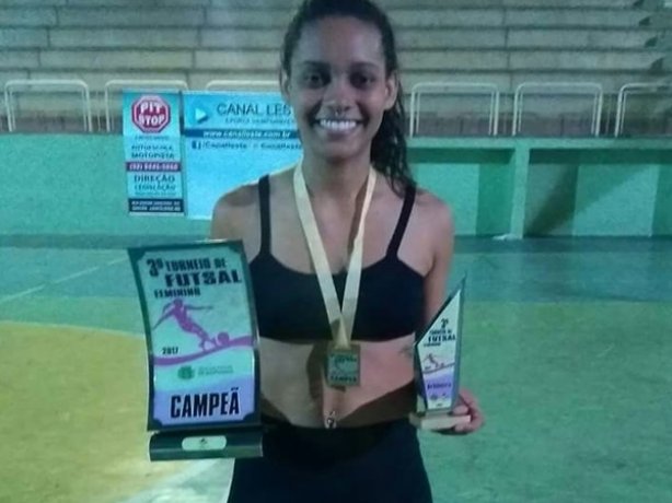 Ingrid praticava Futsal onde conquistou v&aacute;rios trofeus