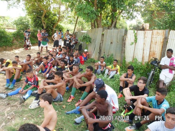 Os atletas da Escolinha de Futebol do Projeto Rafael Guedes, que v&atilde;o participar do &quot;Mais Sa&uacute;de&quot;