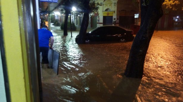 Pra&ccedil;a Get&uacute;lio Vargas pr&oacute;ximo ao Cal&ccedil;ad&atilde;o