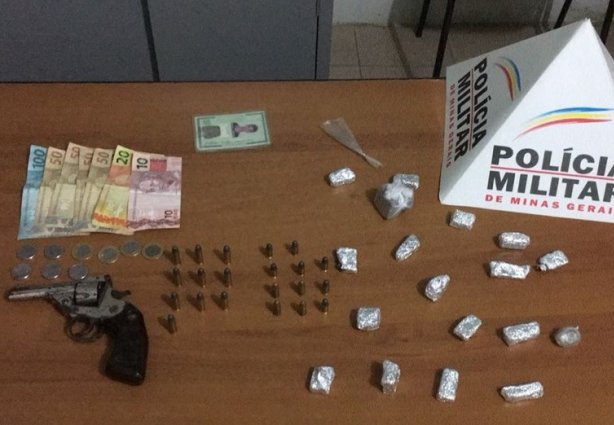 Drogas, armas e dois presos são o resultado da operação da Polícia Militar em Recreio