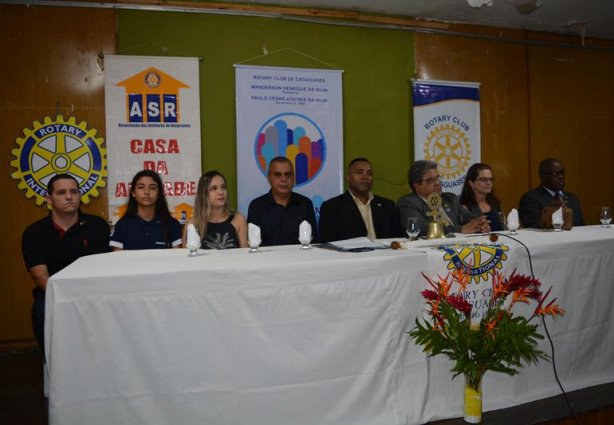 O presidente do Rotary de Cataguases, Wanderson Henriques abriu as comemorações pelos 63 anos daquela instituição em Cataguases