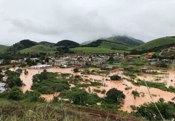 A cheia dos rios provocou o alagamento de quatro bairros no município (Foto: Hudson Navega)