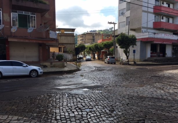 No cruzamento da Avenida Rotary com ruas Nogueira Neves e Raimundo de Paula Batista o trânsito está liberado