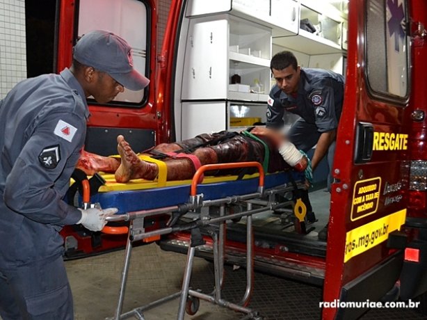 O Corpo de Bombeiros compareceu ao local e fez o resgate do rapaz ferido at&eacute; o Hospital S&atilde;o Paulo (Fotos: R&aacute;dio Muria&eacute;)