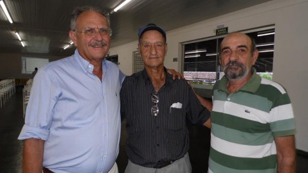 Agropecuaristas com o presidente eleito, Pedro Junqueira, primeiro &agrave; esquerda na foto