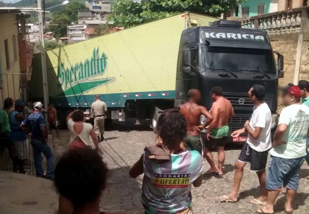 Os moradores se assustaram com o acidente que, no entanto, não deixou feridos