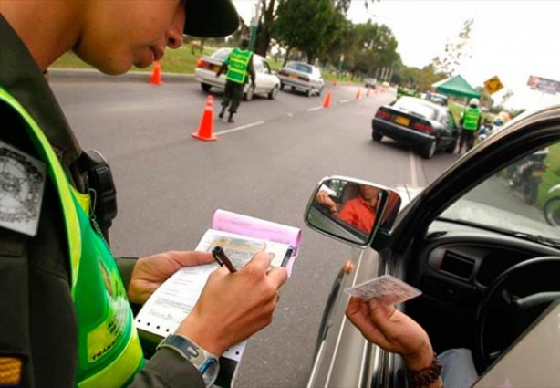 Trata-se de uma operação de crédito a ser contratada pelo cidadão junto às empresas credenciadas pelo Detran-MG