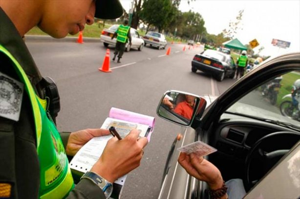 Trata-se de uma opera&ccedil;&atilde;o de cr&eacute;dito a ser contratada pelo cidad&atilde;o junto &agrave;s empresas credenciadas pelo Detran-MG