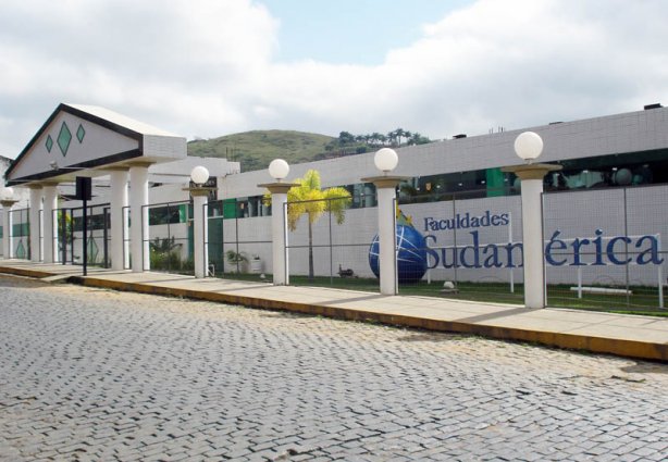 A faculdade, cuja sede está em obras, abriu quatro cursos de pós-graduação em diversas áreas