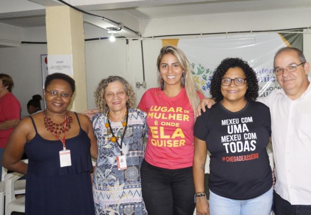 O "Ônibus Lilás" ficou estacionado em frente ao Paço Municipal prestando atendimento à comunidade