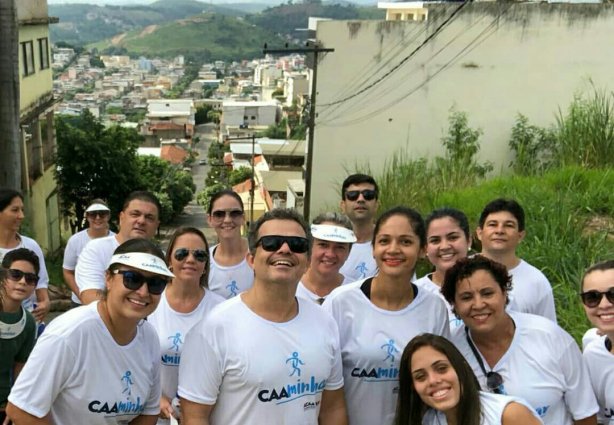 A caminhada começou às 8 horas saindo da sede da OAB-Cataguases até o bairro Colinas