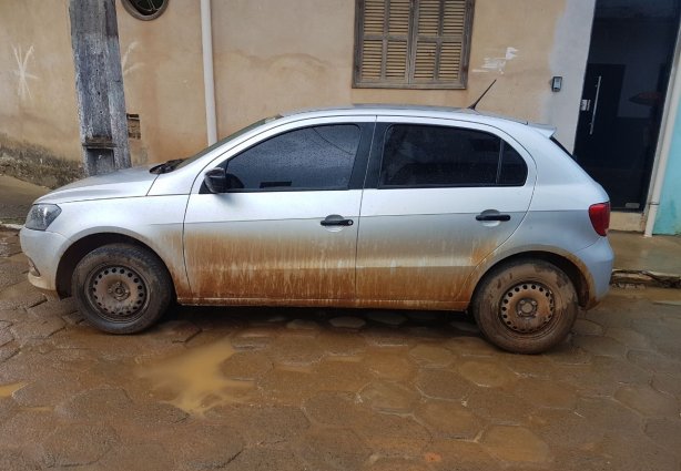 O Gol roubado e com placas "frias" foi encontrado em sítio em São Sebastião da Vargem Alegre