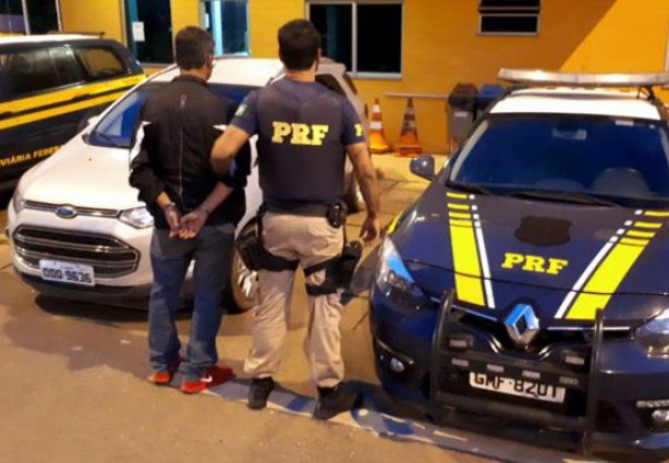 O motorista foi preso e levado para a Delegacia de Polícia Civil e o veículo rebocado ao pátio credenciado do Detran-MG