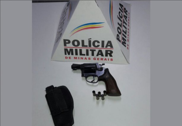 A arma de fogo utilizada para reagir ao assalto foi entregue à Polícia Militar