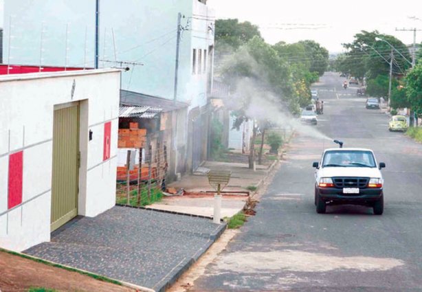 A prefeitura de Ubá segue aplicando o fumacê pelas ruas da cidade no combate ao mosquito da dengue