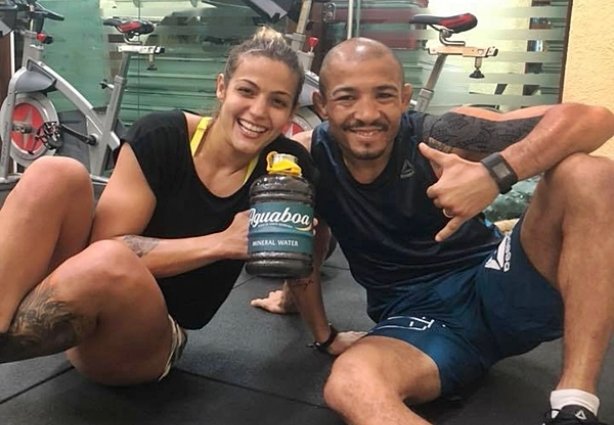 Poliana Botelho em um momento de descanso dos treinos com o ex-campeão mundial do UFC, José Aldo