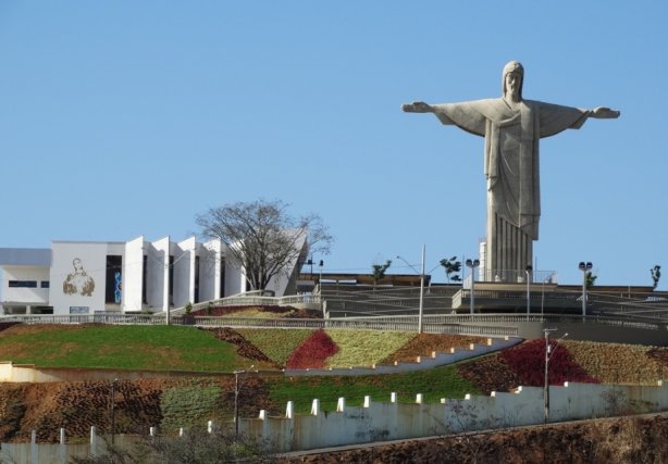 Ponto Tur&iacute;stico mais novo de Muria&eacute;, o Cristo Redentor foi doado ao munic&iacute;pio pelo ex-prefeito Jos&eacute; Braz, que custeou sua constru&ccedil;&atilde;o