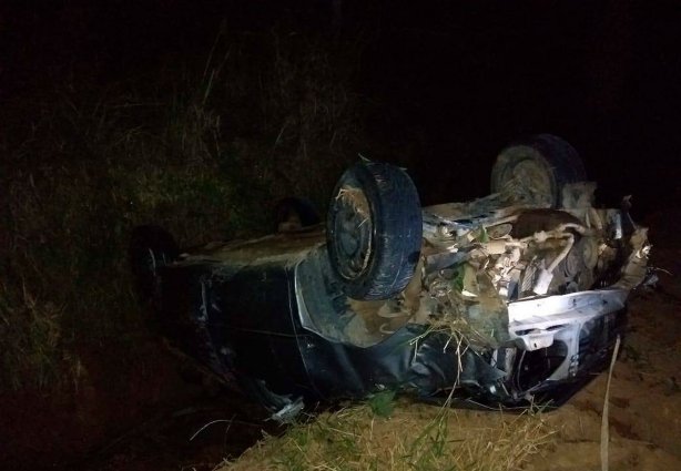 Homem morreu e passageiro ficou ferido apos acidente na LMG-858 em Descoberto (Foto: Polícia Militar Rodoviária/Divulgação)