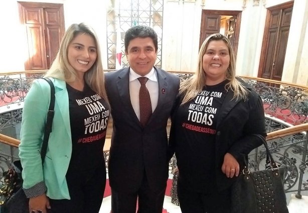 Luísa Franco e Daniela Biacnhi com o deputado estadual Dr. Wilson Batista