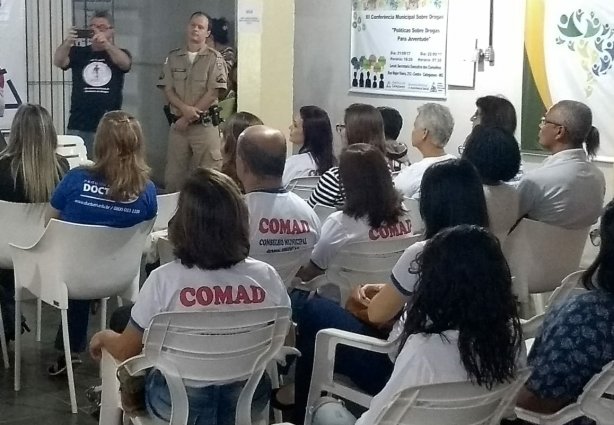 O objetivo do evento foi alertar as pessoas e divulgar iniciativas para o apoio e recuperação de dependentes químicos.