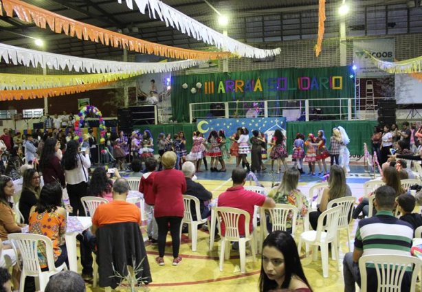 Um dos momentos mais aguardados pelo público foi a dança da Quadrilha pelos alunos do projeto EnCantando