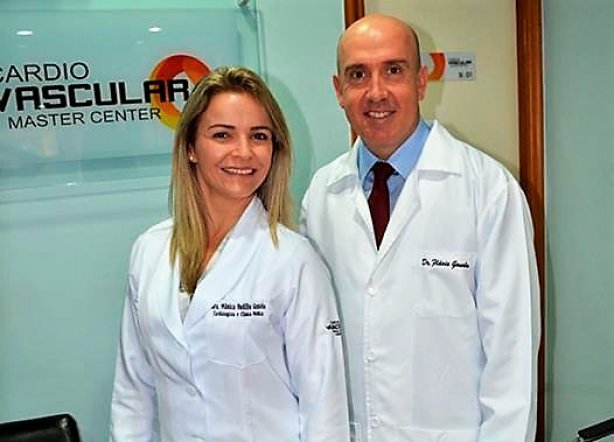 Os m&eacute;dicos M&ocirc;nica e Fl&aacute;vio Reis Gouv&ecirc;a, respons&aacute;veis pela Cl&iacute;nica Cardio Vascular Master Center, em Muria&eacute;