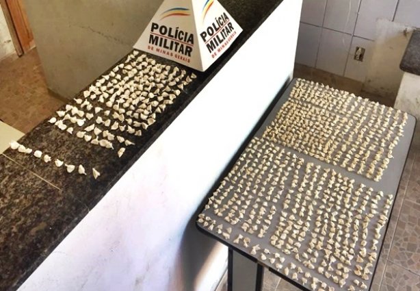 A cocaína foi encontrada no imóvel abandonado, mas a Polícia sabe quem é o proprietário do entorpecente