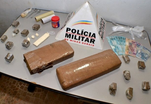 As drogas apreendidas foram levadas para a Delegacia de Polícia e serão periciadas