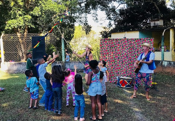 A criançada divertiu bastante com o teatro do projeto "Zé da Luz" e com as pipas que puderam soltar à vontade